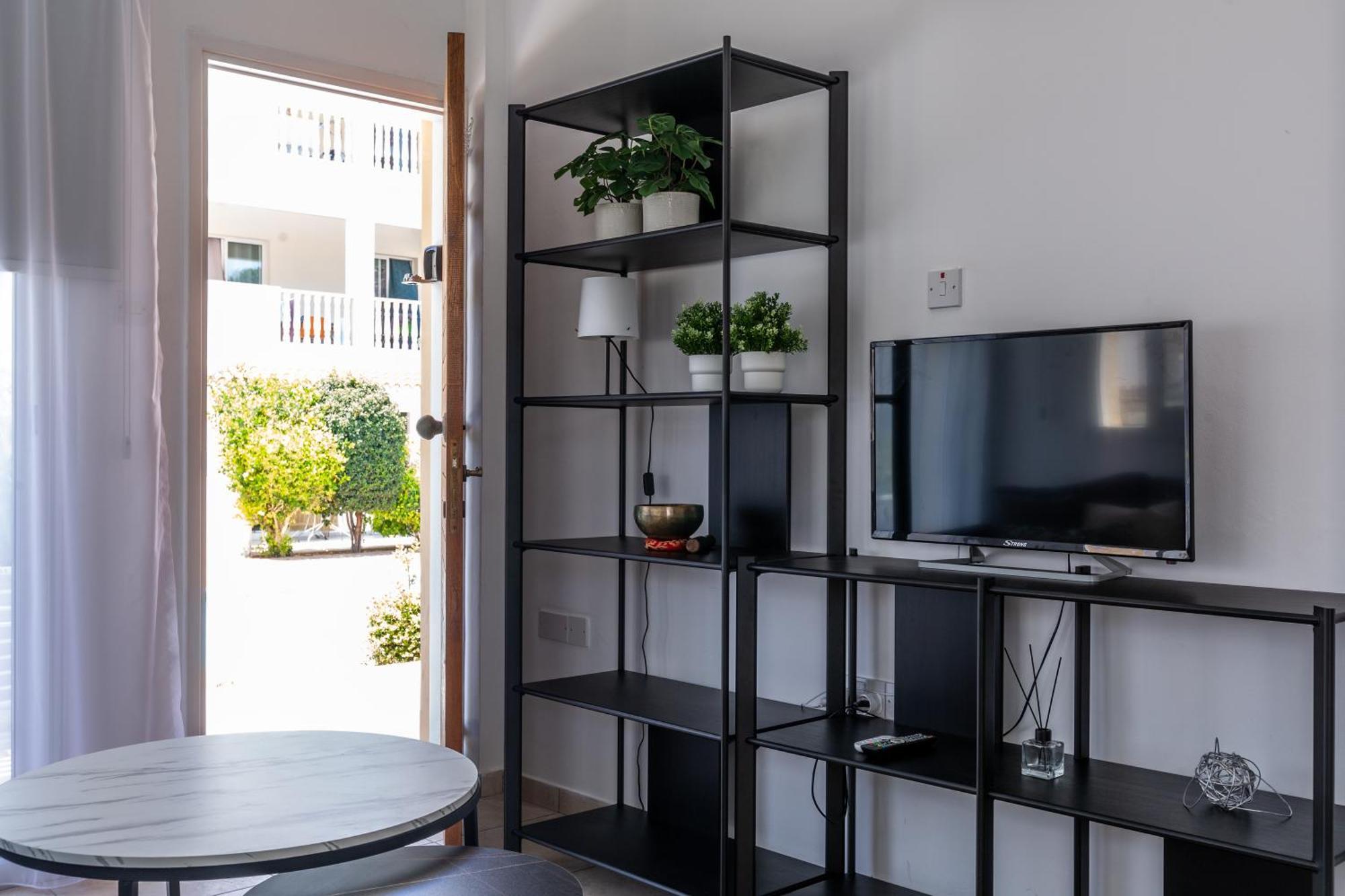 Beautiful One Bed Apartment In Paphos Buitenkant foto