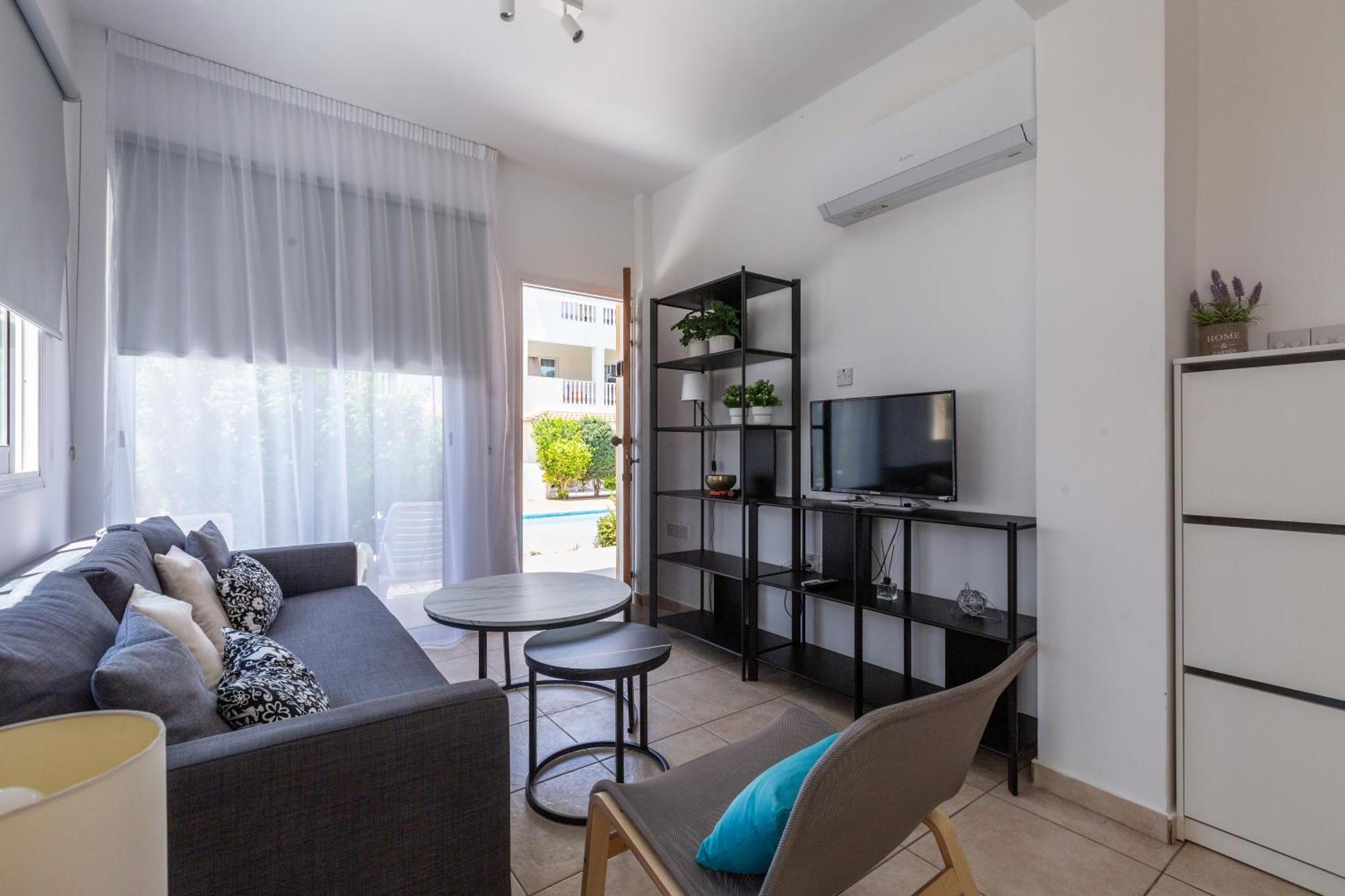 Beautiful One Bed Apartment In Paphos Buitenkant foto